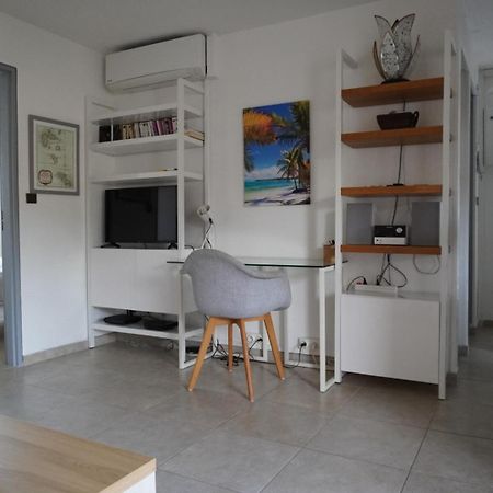 T2 Spacieux, Confort, Piscine & Plage A Sainte-Anne Exterior foto