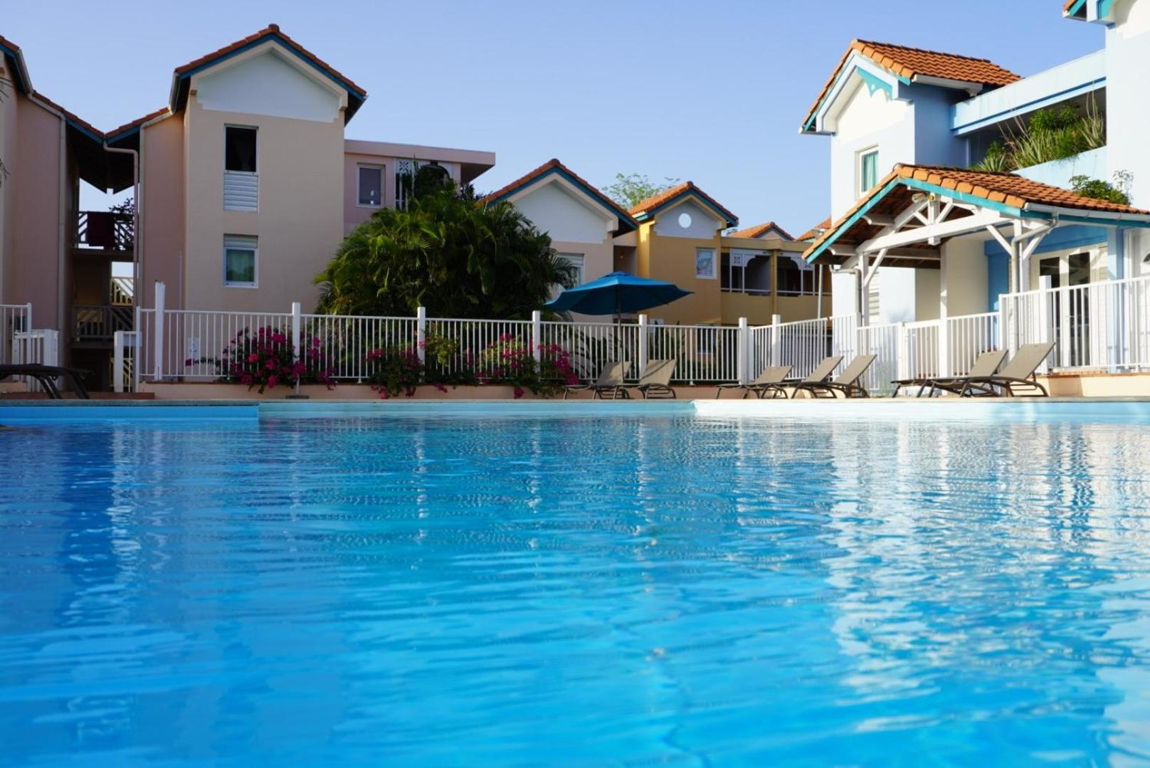 T2 Spacieux, Confort, Piscine & Plage A Sainte-Anne Exterior foto